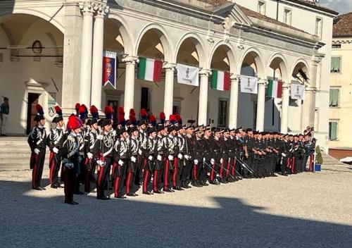 Un momento della cerimonia per il 208° anniversario della fondazione dell'Arma dei Carabinieri a Udine