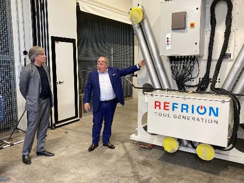 L'assessore regionale alle Attività produttive Sergio Emidio Bini (a sinistra nella foto) visita l'azienda Refrion