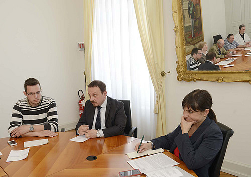 Dennis Tarlao, Vincenzo Zoccano (Presidente Consulta regionale Associazioni dei Disabili FVG) e Debora Serracchiani (Presidente Friuli Venezia Giulia) in una foto d'archivio
