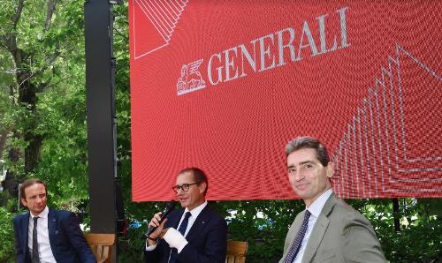Fedriga insieme al presidente della SVBG Mitja Gialuz e al presidente di Generali, Andrea Sironi.