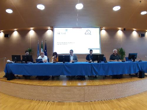 L’assessore regionale alle Autonomie locali e sicurezza Pierpaolo Roberti, al centro, presenta il progetto di videosorveglianza regionale