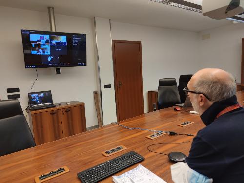 Il vicegovernatore Riccardi in videoconferenza per fare il punto sulle operazioni di spegnimento dell'incendio in Val Resia 