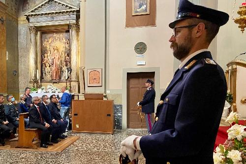 Una fase della celebrazione svoltasi oggi nella chiesa di S. Giorgio a Pordenone in occasione della ricorrenza di San Michele Arcangelo patrono della Polizia di Stato.