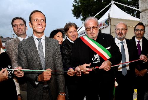 Il governatore del Friuli Venezia Giulia Massimiliano Fedriga al taglio del nastro di Gusti di Frontiera 2022 insieme al sindaco di Gorizia Rodolfo Ziberna