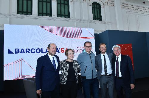 Foto di gruppo al termine della presentazione della 54. edizione della Barcolana