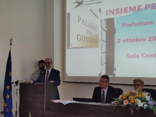 Il vicepresidente Riccardi alla presentazione del progetto "Insieme per la vita" promosso dall'Associazione donne operate al seno (Andos) in collaborazione coi locali Uffici del Governo del capoluogo friulano.