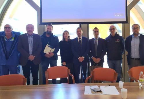 Foto di gruppo con il vicegovernatore Riccardo Riccardi al termine della presentazione del progetto