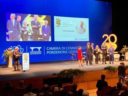 Un momento delle premiazioni al Teatro Nuovo Giovanni da Udine