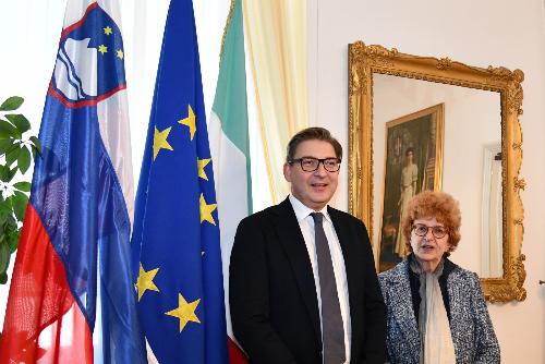 L'assessore regionale alla Cultura Tiziana Gibelli con il console generale della Repubblica di Slovenia a Trieste Gregor Suc
