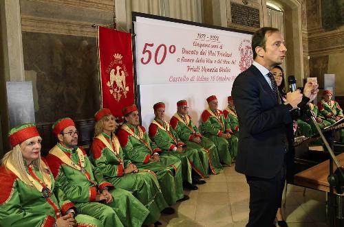 Il governatore Fedriga mentre interviene all'evento per il 50° anniversario del Ducato dei Vini Friulani