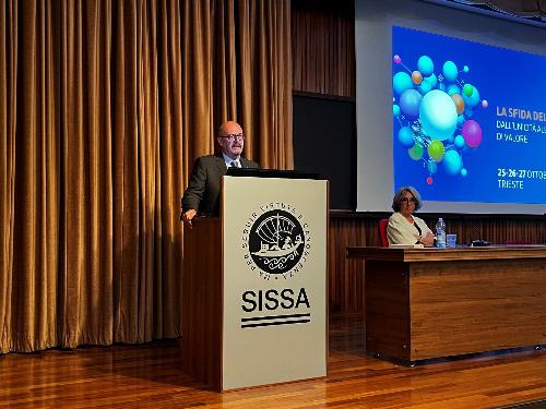 L’assessore regionale a Patrimonio e sistemi informativi Sebastiano Callari all’evento "La sfida della crescita  - Dall’unicità alla co-creazione di valore", organizzato a Trieste nell’aula magna della Sissa dalla Conferenza permanente dei direttori degli enti pubblici di ricerca italiani (Codiger)