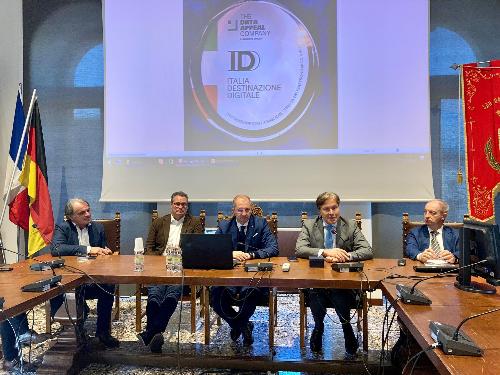 La consegna del premio "Italia Destinazione Digitale" per la miglior offerta enogastronomica a San Daniele del Friuli