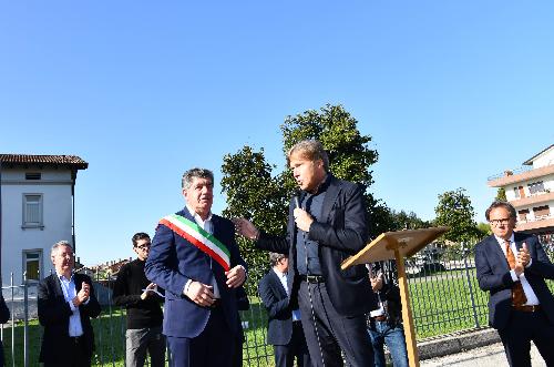 L'assessore Bini con il sindaco di Pavia di Udine Beppino Govetto all'inaugurazione della rotonda di Percoto