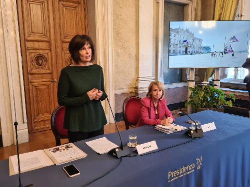 L'assessore Rosolen assieme al dirigente scolastico dell'Educandato Uccellis Anna Maria Zilli