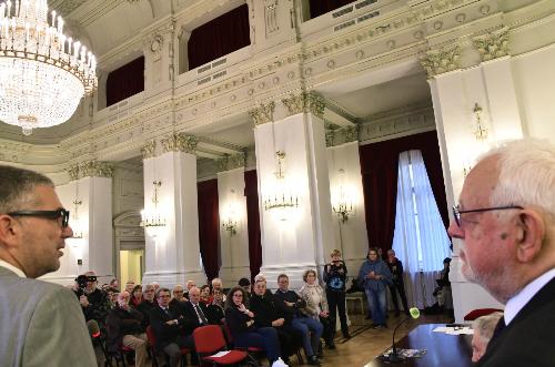 L'assessore regionale alle Autonomie locali Pierpaolo Roberti con il presidente dell'Università della Terza Età di Trieste Lino Schepis