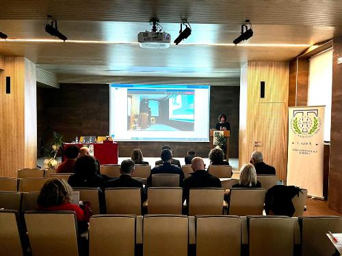 L’assessore regionale al Lavoro, formazione, ricerca e famiglia Alessia Rosolen all’apertura del convegno regionale "Autodichiarazione, Aiuti di stato e redditi" organizzato dalla Lapet a Trieste.
