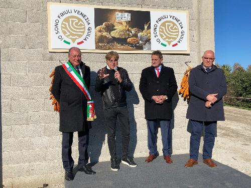 L'intervento dell'assessore regionale alle Attività produttive e Turismo, Sergio Emidio Bini, all'inaugurazione dei nuovi impianti di molitura e confezionamento della società cooperativa agricola La Blave di Mortean.