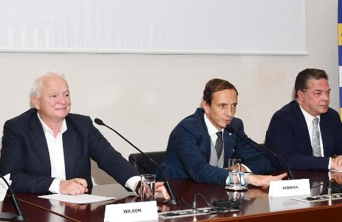 Nella foto da sinistra il Ceo di Ryanair Eddie Wilson, il governatore del Friuli Venezia Giulia Massimiliano Fedriga e l’amministratore delegato di Trieste Airport Marco Consalvo.