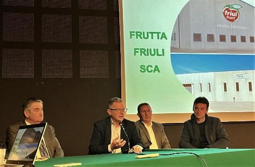 L'intervento dell'assessore regionale alle Risorse agroalimentari Stefano Zannier durante l'assemblea di Frutta Friuli