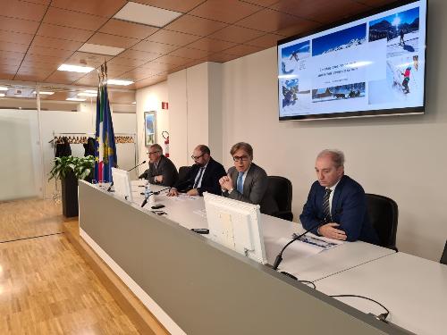 L'assessore regionale alle Attività produttive e Turismo Sergio Emidio Bini alla presentazione della stagione turistica invernale del Friuli Venezia Giulia nella sede della Regione di Udine