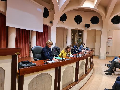 L'assessore alle Finenze Barbara Zilli durante l'incontro sul Pnrr con i sindaci del Friuli occidentale a Pordenone
