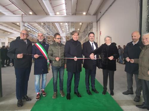 La cerimonia del taglio del nastro del nuovo polo logistico della Ceccarelli Group a Tolmezzo