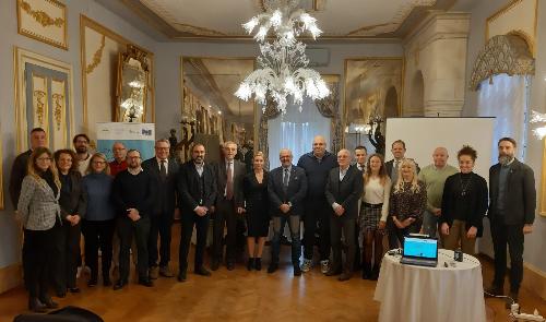 Foto di gruppo per i partecipanti al Leadership Academy Programme nel castello di Spessa