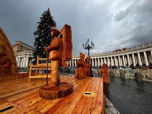 Un particolare del presepe di Sutrio in piazza San Pietro