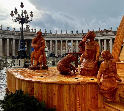 Un particolare del presepe di Sutrio in piazza San Pietro