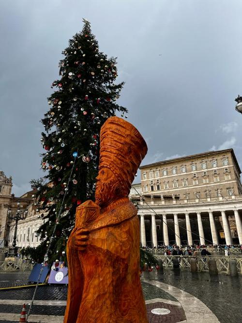 Un particolare del presepe di Sutrio in piazza San Pietro