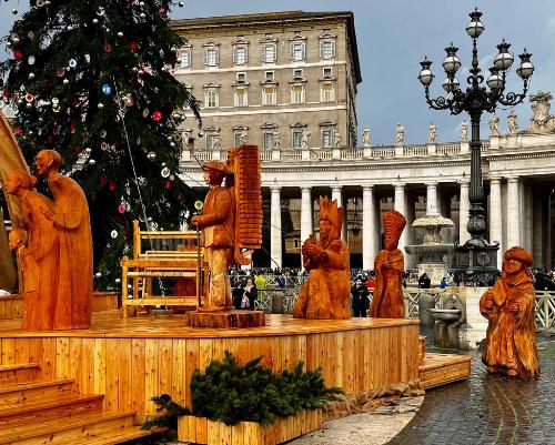 Un particolare del presepe di Sutrio in piazza San Pietro