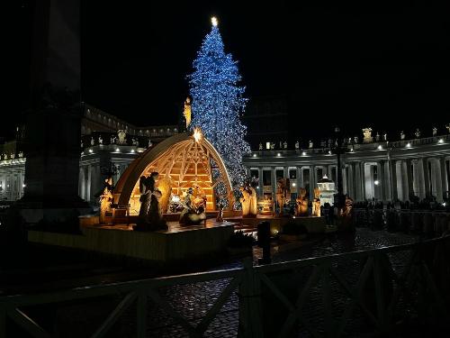 Il presepe di Sutrio in Vaticano