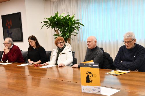 Un momento della conferenza stampa con il tavolo dei relatori.