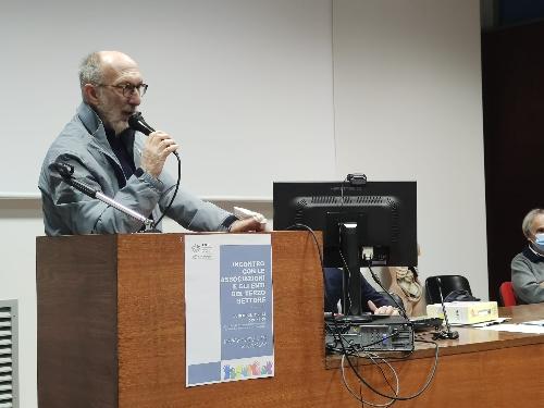 Il vicegovernatore con delega alla Salute Riccardo Riccardi interviene all'incontro organizzato in occasione della Giornata mondiale del volontariato