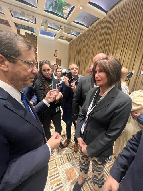 L'assessore regionale Alessia Rosolen con il presidente dello Stato di Isreale Isaac Herzog