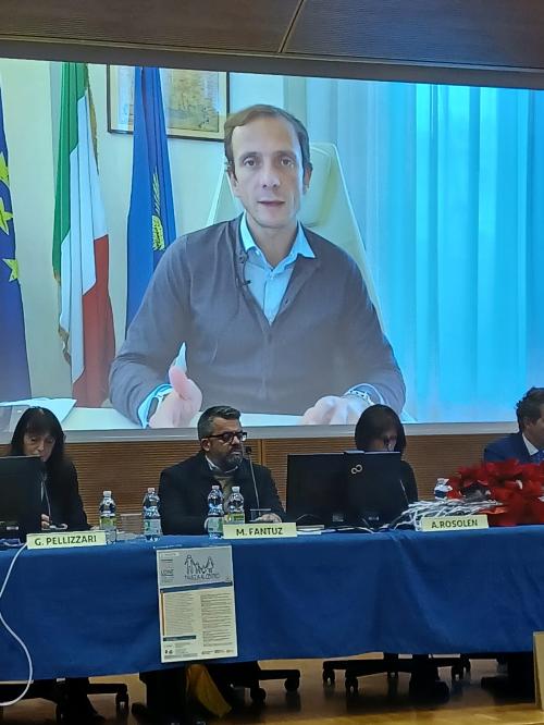 Un momento del convegno con il video messaggio del governatore Massimiliano Fedriga.