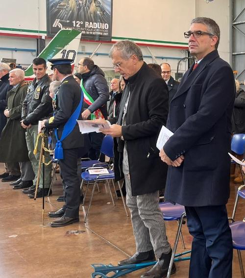 L'assessore regionale Perpaolo Roberti. Accanto, alla sinistra della foto, il presidente del Consiglio regionale Piero Mauro Zanin