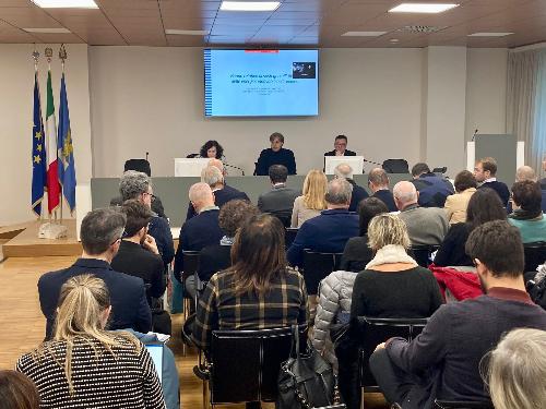 L'assessore regionale alle Attività produttive e turismo Sergio Emidio Bini all'incontro con le categorie economiche