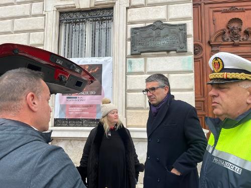 L'assessore Roberti assieme al comandante della Polizia locale di Trieste Walter Milocchi e ai rappresentanti di Safer place