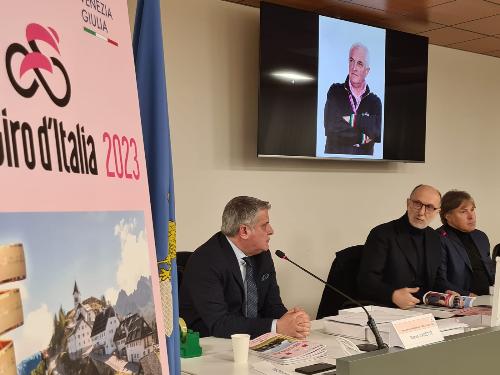 Il vicegovernatore del Friuli Venezia Giulia Riccardo Riccardi interviene alla presentazione della brochure sulla 20ma tappa del 106mo Giro d'Italia assieme all'assessore alle Attività produttive e Turismo Sergio Emidio Bini e il sindaco di Tarvisio Renzo Zanette