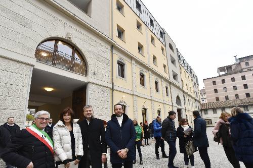 L'assessore Rosolen con il sindaco di Udine Pietro Fontanini e i titolari di Fur veicolo 2 Gabriele Ritossa e Alessandro Pedone 