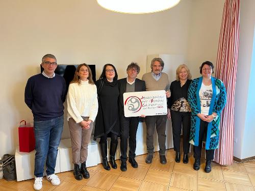 L'assessore Pierpaolo Roberti, il primo da sinistra, insieme ai rappresentanti dell'Associazione bambini chirurgici e di Coop Alleanza 3.0