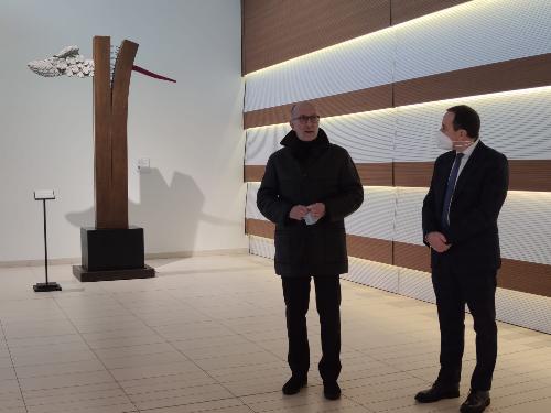 Il vicegovernatore del Friuli Venezia Giulia con delega alla Salute Riccardo Riccardi alla cerimonie di scoprimento dell'opera d'arte contemporanea installata nell'area del padiglione 15 dell'ospedale di Udine "Il male sconfitto". 
