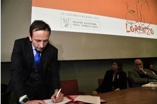Il governatore del Friuli Venezia Giulia, Massimiliano Fedriga, firma la Carta di Lorenzo 