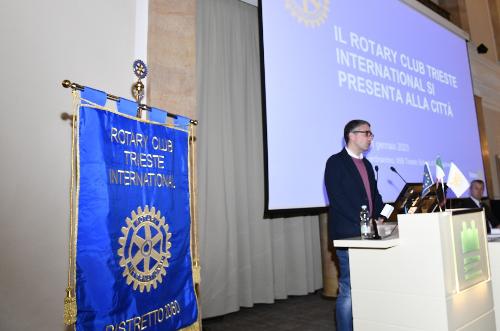 L'assessore Roberti interviene alla consegna della Carta costitutiva del nuovo Rotary club Trieste International