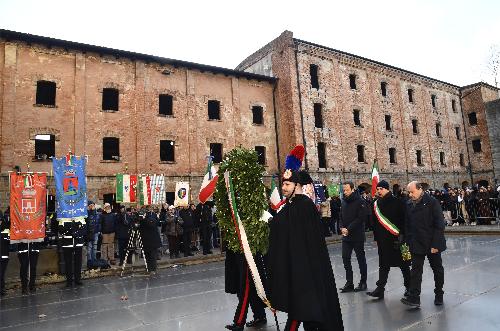 La deposizione di una corona di alloro alla risiera di S. Sabba alla presenza del Governatore del Friuli Venezia Giulia Massimiliamno Fedriga in occasione del Giorno della memoria