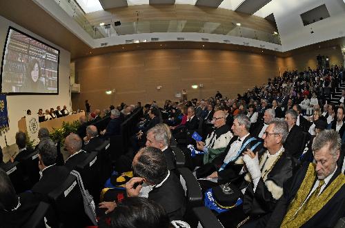 Il momento del collegamento del ministro Bernini durante la cerimonia di apertura dell'anno accademico dell'Università di Udine 