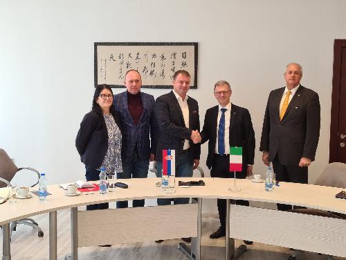 L'assessore Stefano Zannier all'incontro con i vertici della Provincia autonoma di Vojvodina e della Camera di commercio di Novi Sad