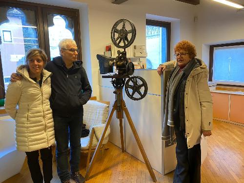 Gli assessori Barbara Zilli e Tiziana Gibelli con il presidente Livio Jacob in visita alla Cineteca del Friuli di Gemona