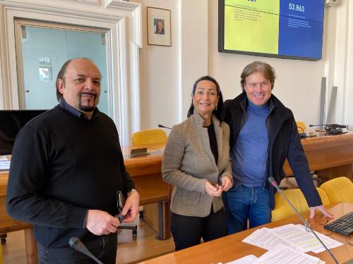 L'assessore Sergio Emidio Bini al Comune di Monfalcone con il sindaco Anna Cisint e l'assessore Luca Fasan
